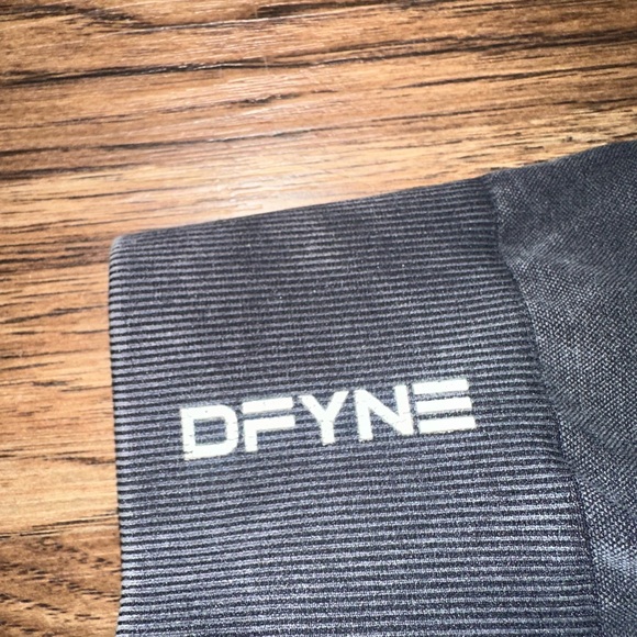 Defyne set - Picture 3 of 3